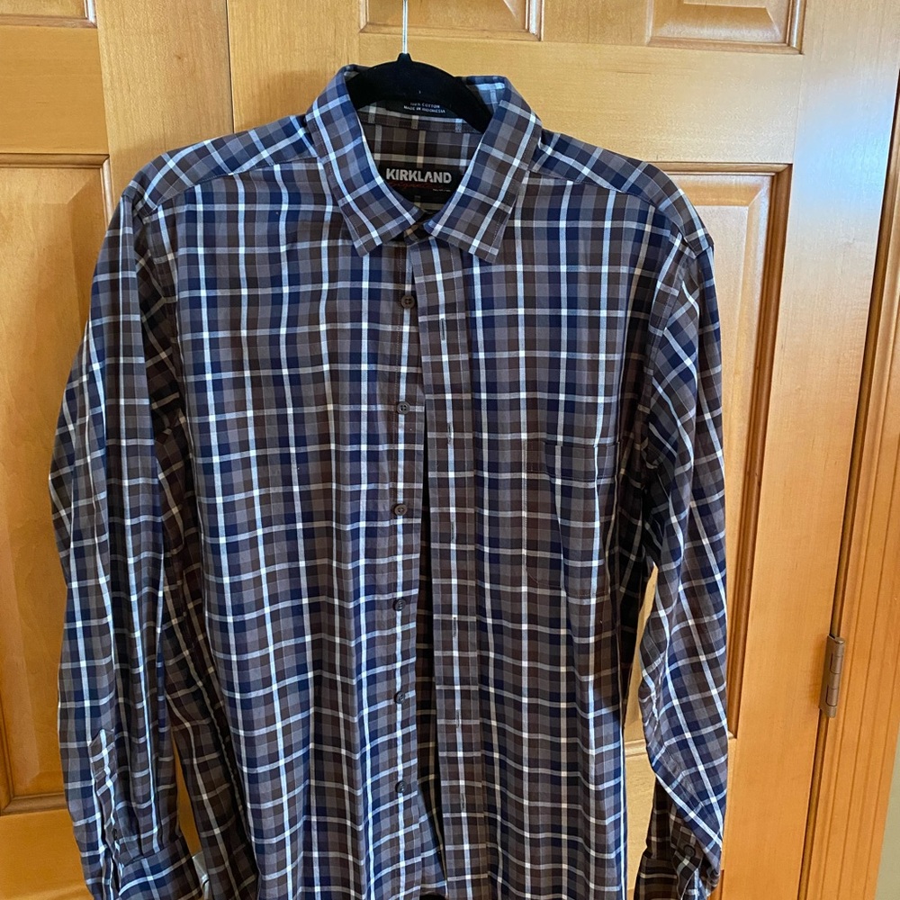 Men’s cotton button down shirt